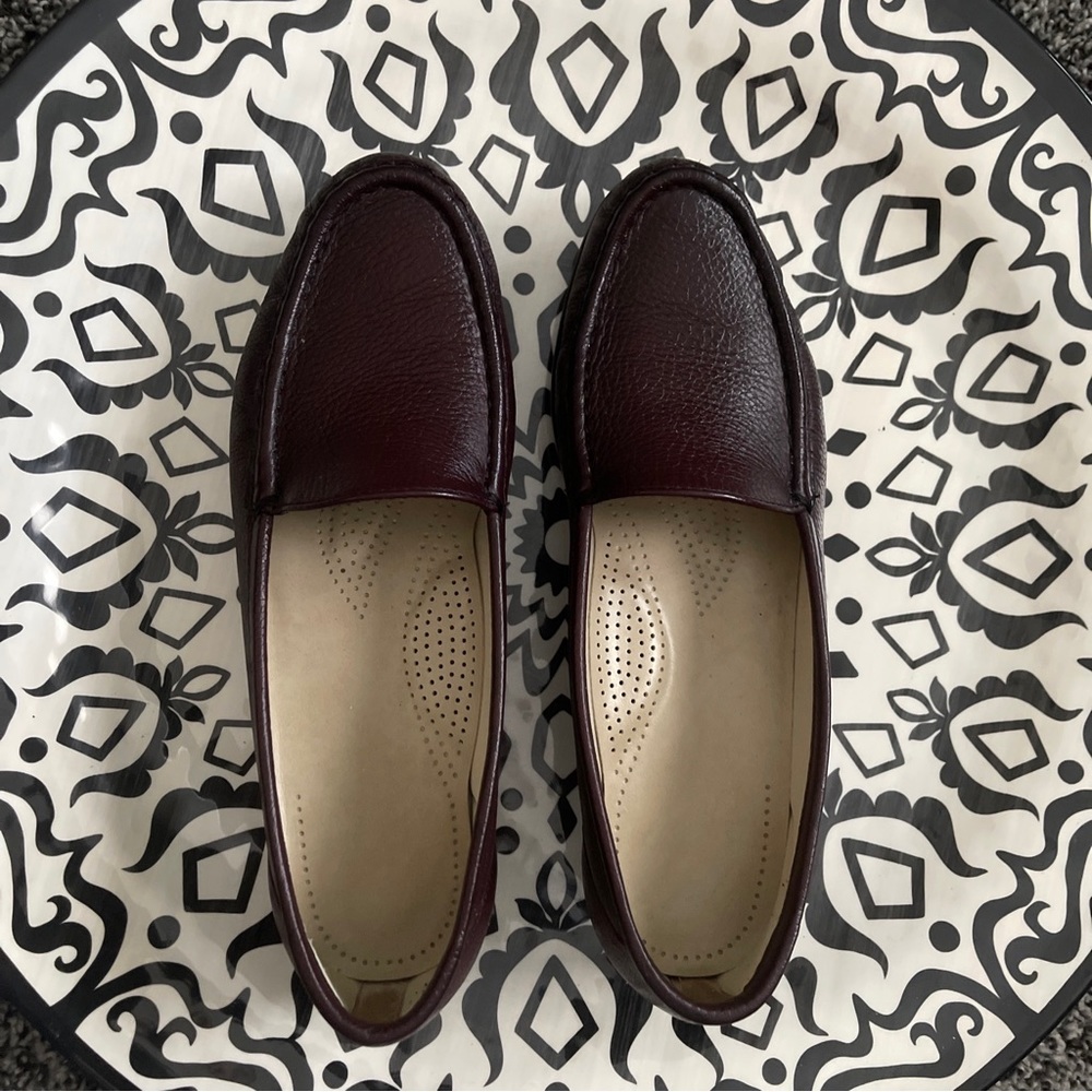 SAS Tripad Comfort Slip-on Shoes Wine Size 9N